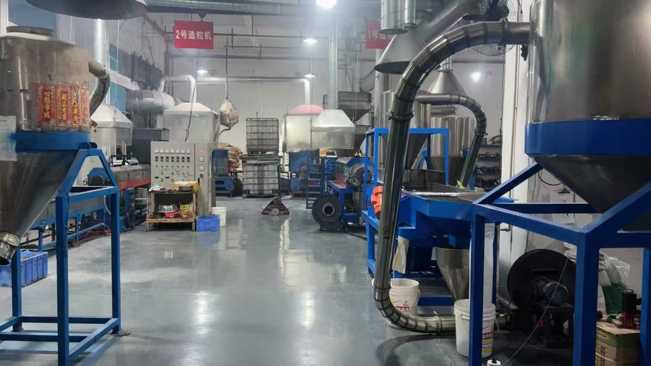 Pelletizing equipment area inside Xiangfa Shun's workshop